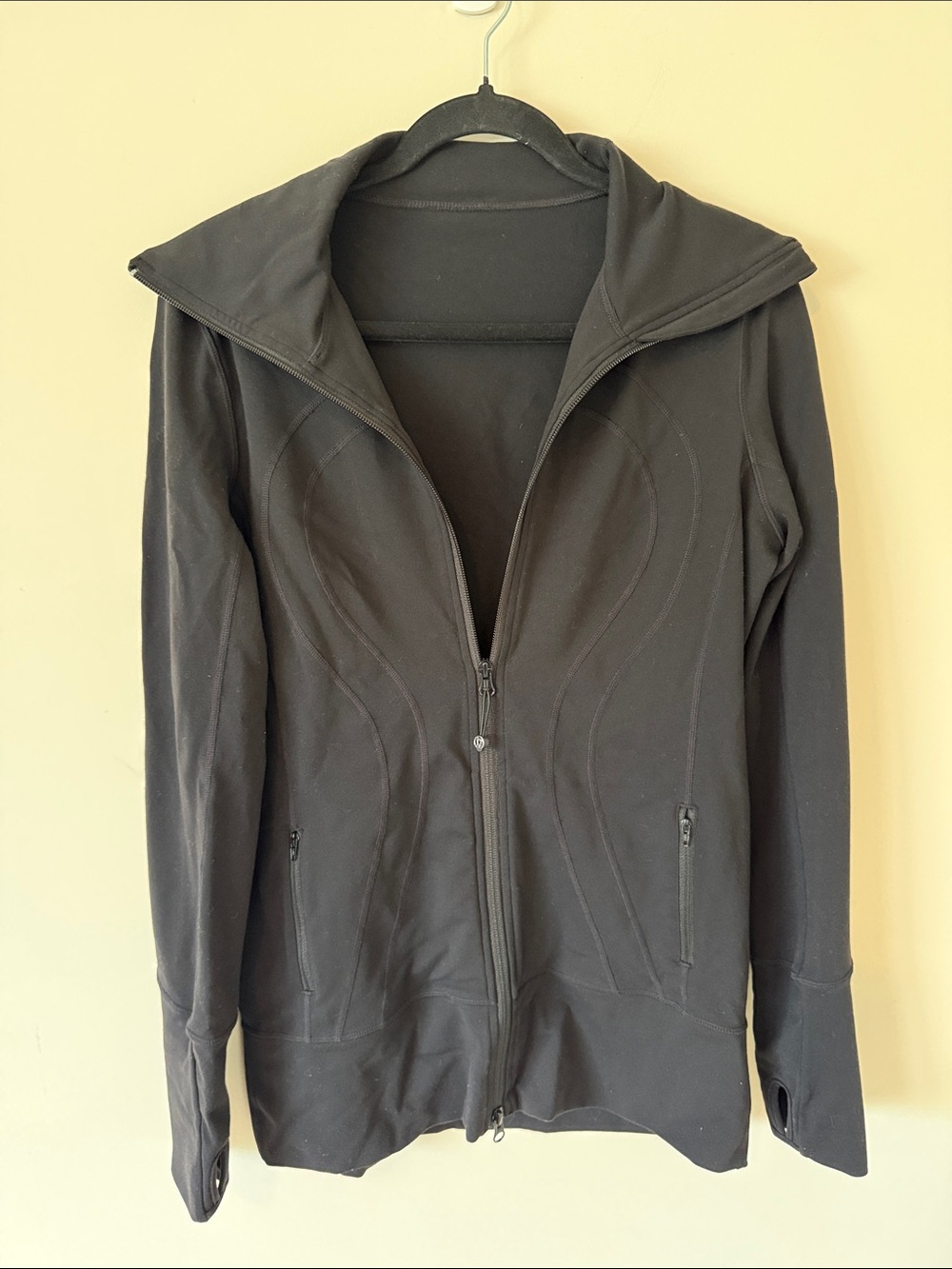 43. LULULEMON STRIDE JACKET - Picture 2 of 7